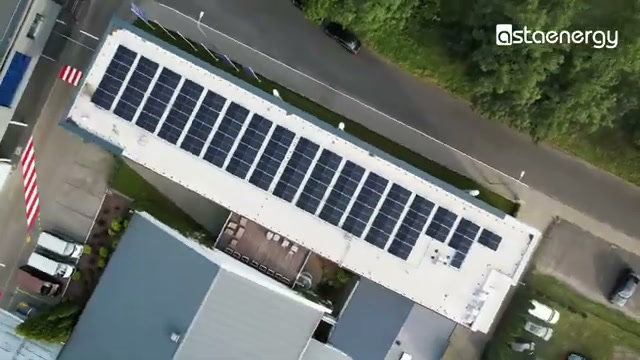Panorama instalacji PV na dachu Seaking Poland w Czarnkowie.
