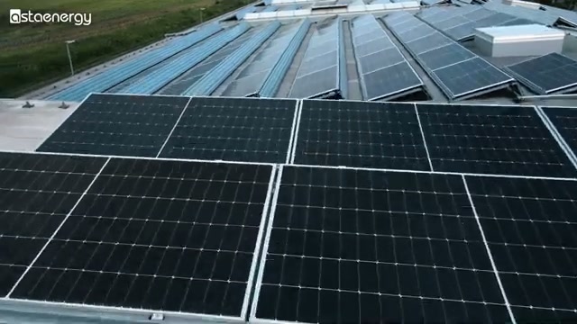 Panele instalacji fotowoltaicznej dla Inter-Metal S.C. – ujęcie z lotu ptaka.