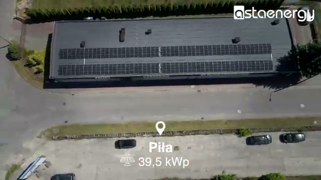 Instalacja PV 39,5 kWp – panorama dachu z lotu ptaka.